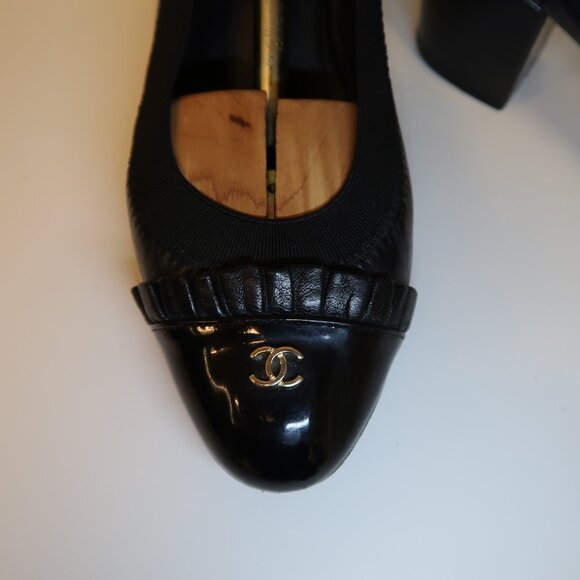 Chanel black leather/patent leather heels in size 36.5 - Picture 3 of 10